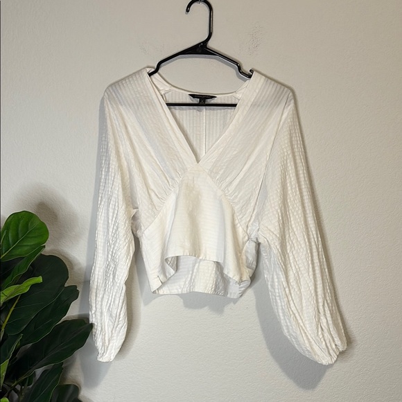 Banana Republic Elegant White V-Neck Blouse with billowy sleeves Size 6 - Picture 1 of 6